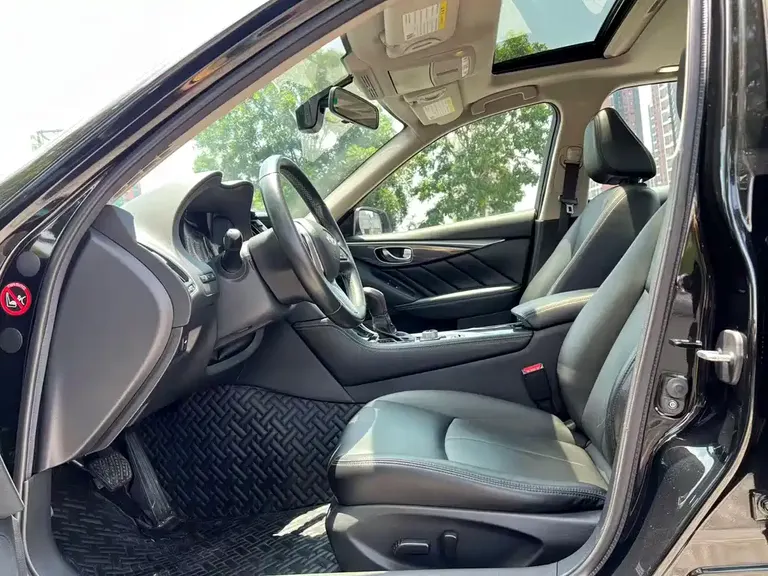 Infiniti Q50 L 2.0 T Comfort CN-VI