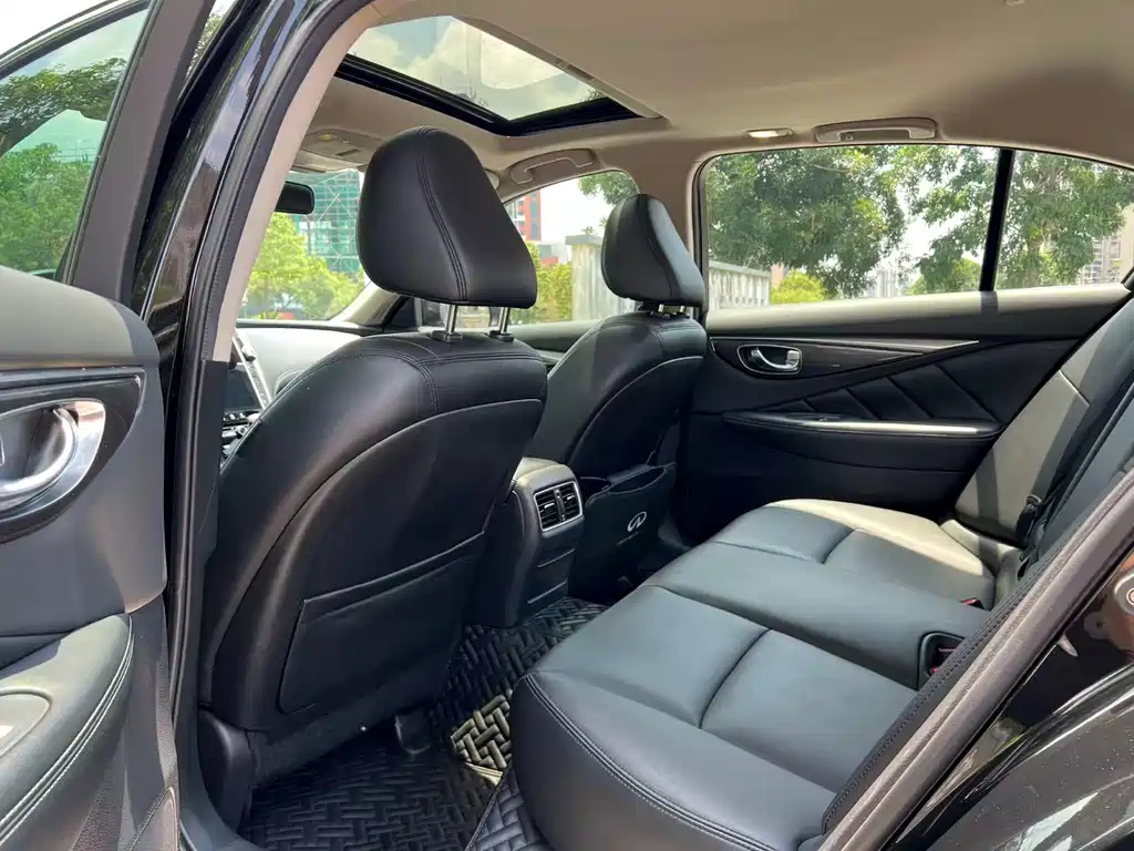 Infiniti Q50 L 2.0 T Comfort CN-VI