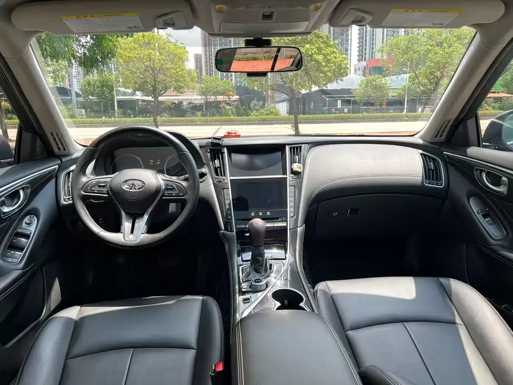Infiniti Q50 L 2.0 T Comfort CN-VI