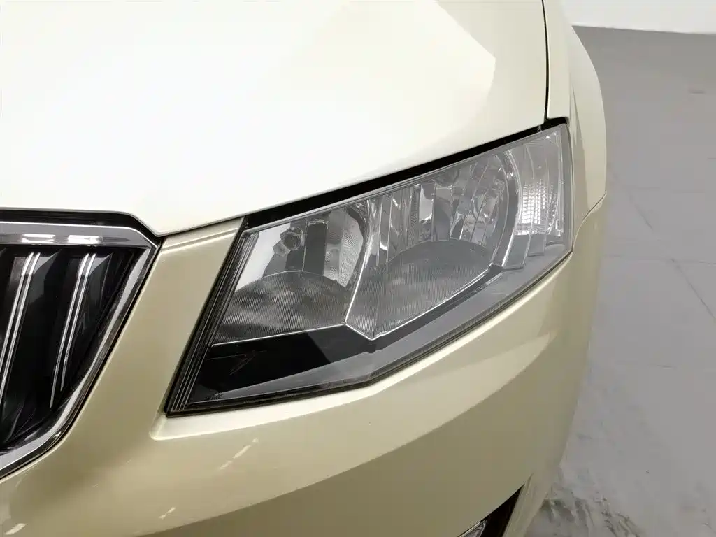 Octavia 1.6 L Auto Yijie