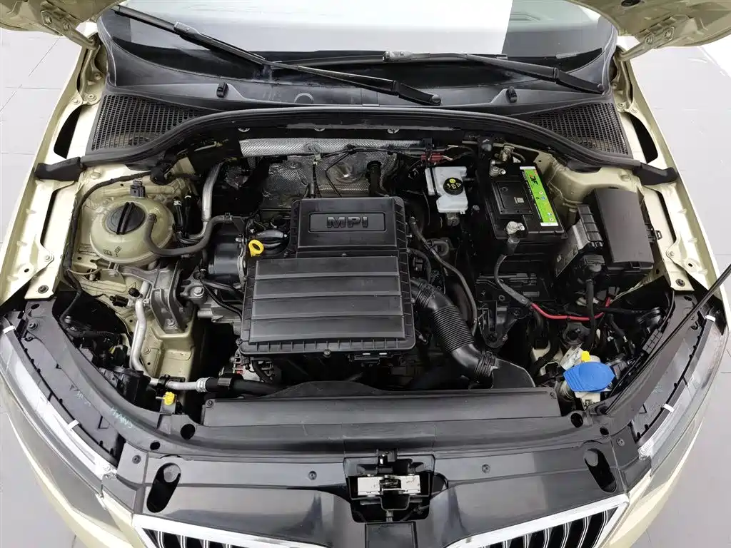 Octavia 1.6 L Auto Yijie