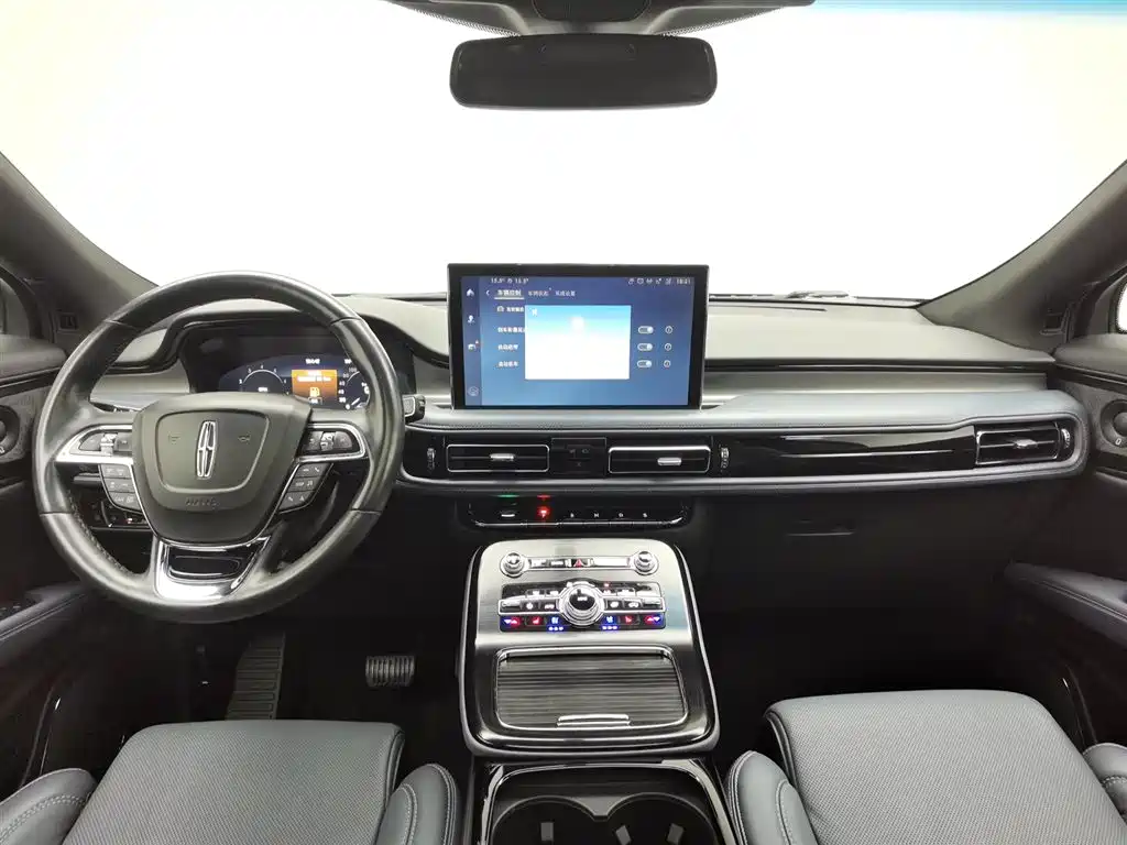Nautilus 2.7 T 4 WD Honor Shine