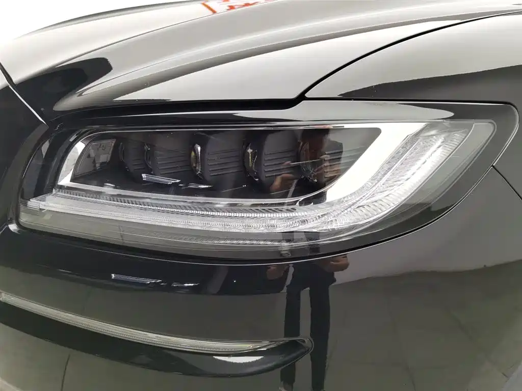 Nautilus 2.7 T 4 WD Honor Shine