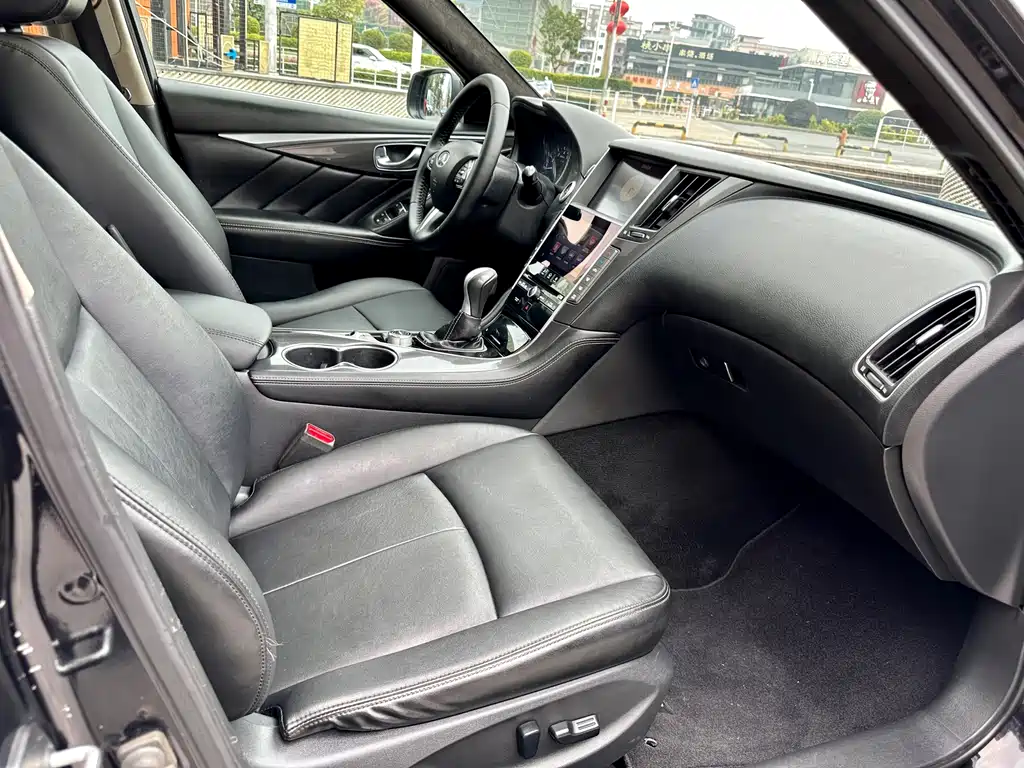 Infiniti Q50 L 2.0 T Comfort