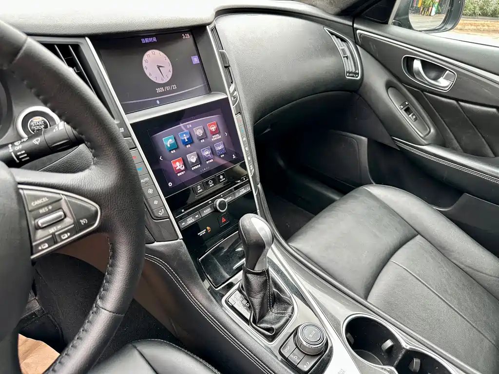 Infiniti Q50 L 2.0 T Comfort