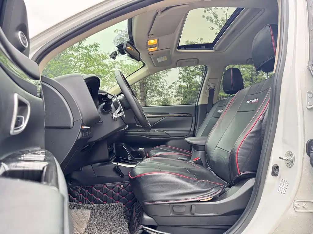 Outlander 2.4 L 4 WD Elite 5-seat