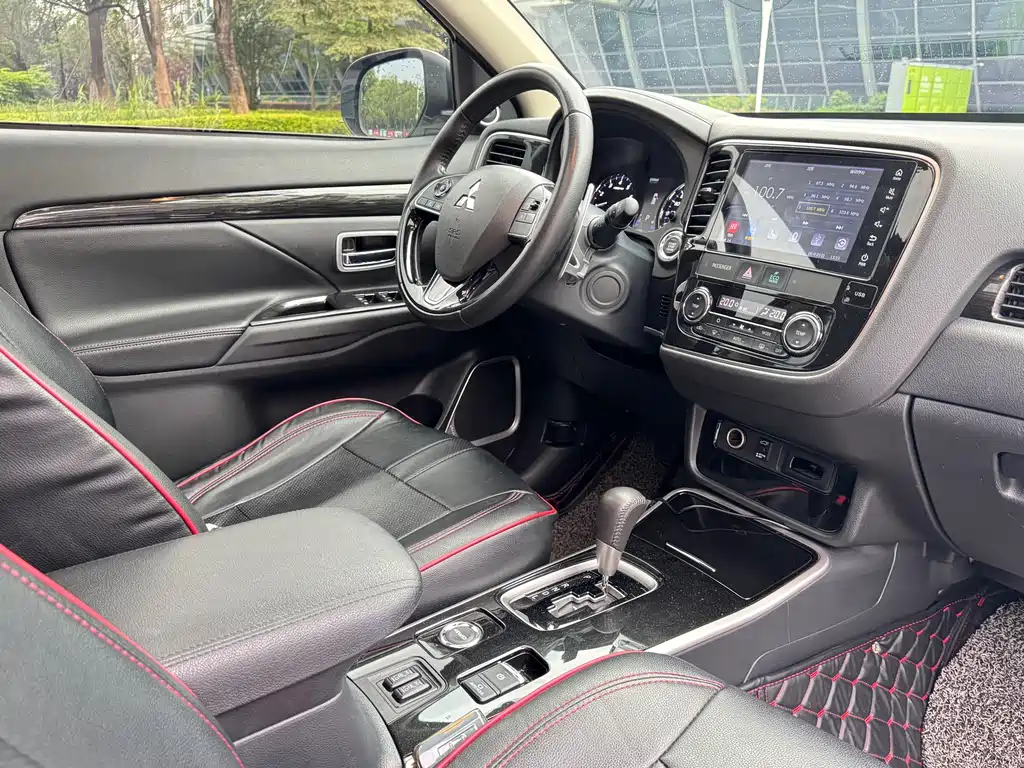 Outlander 2.4 L 4 WD Elite 5-seat