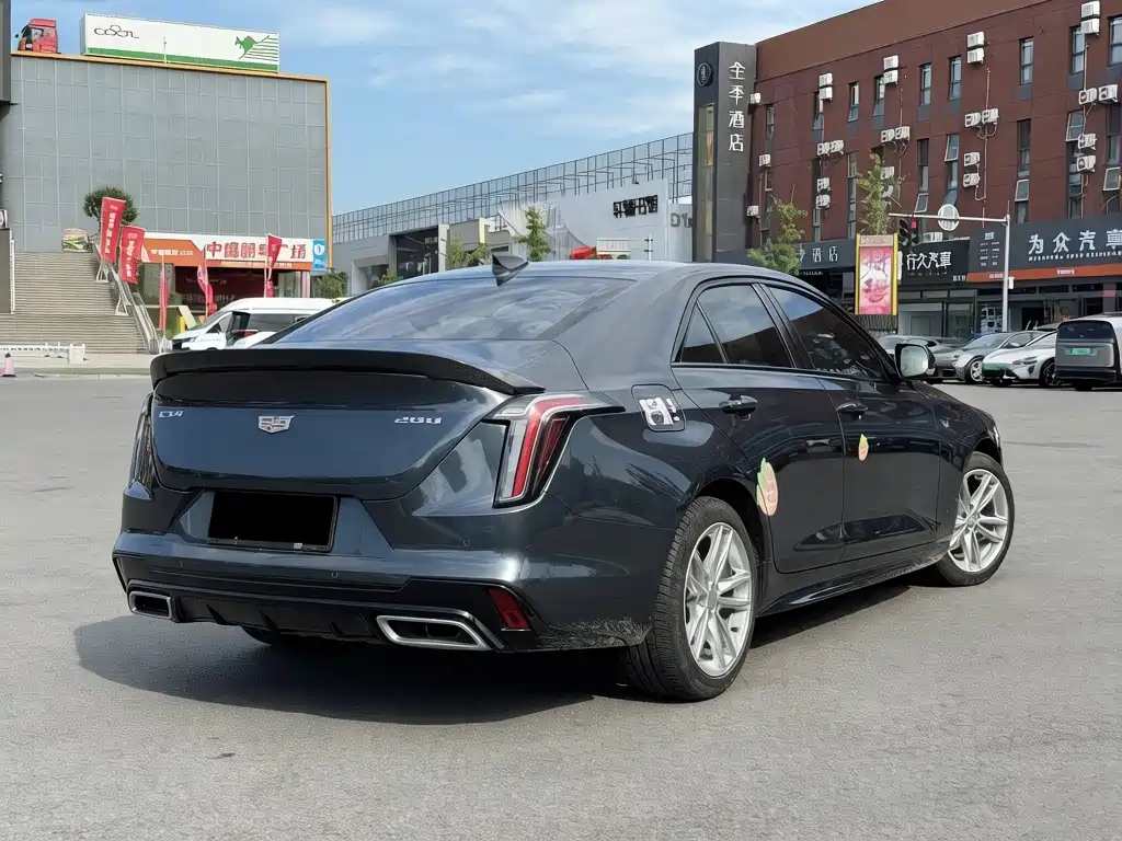 Cadillac CT4 28 T Fashion