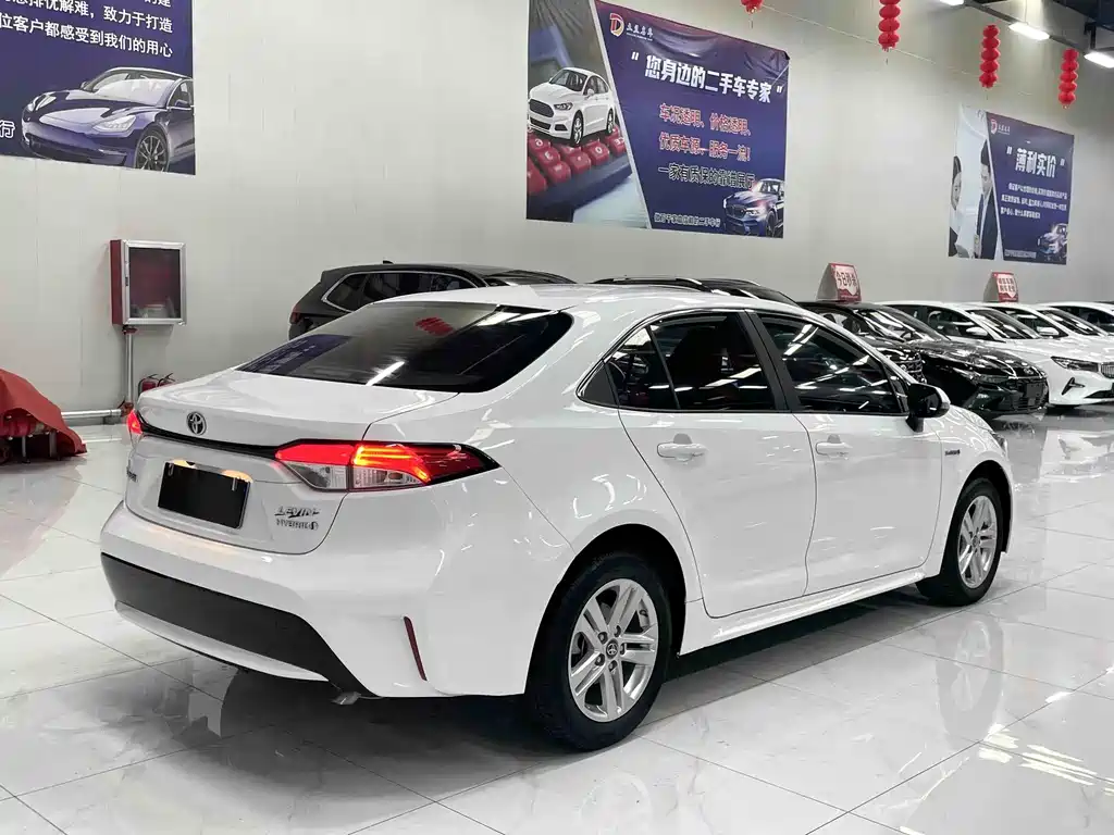 Levin Dual Engine 1.8 H E-CVT Luxury