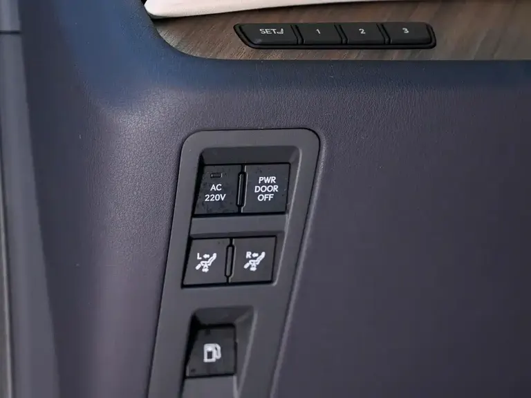 Lexus LM 500 h 6-seat Supreme