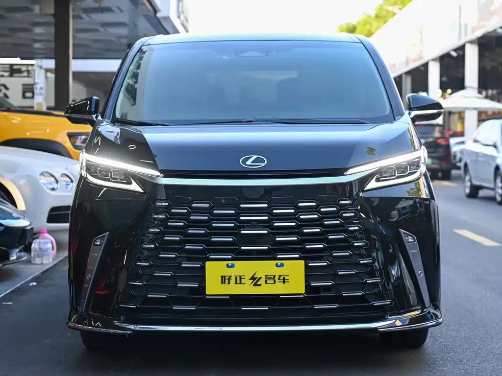 Lexus LM 500 h 6-seat Supreme