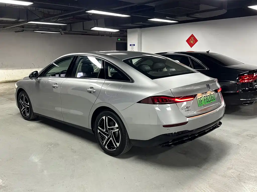 Roewe D7 DMH 125 km Flagship