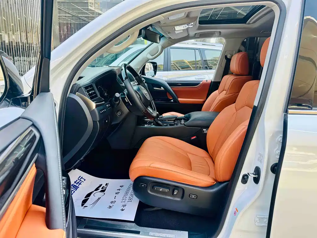 Lexus LX 570 Distinguished Luxury