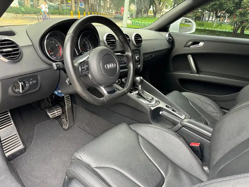 Audi TT 奥迪TT 2011款 TT Coupe 2.0 TFSI quattro