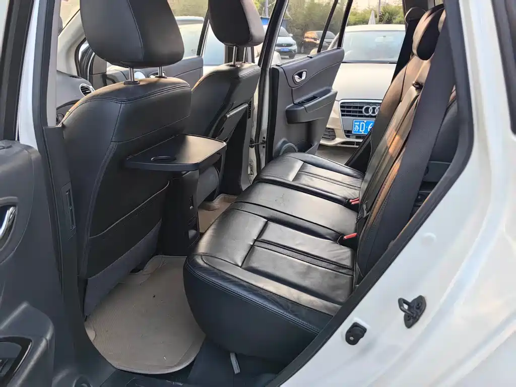 Koleos (Import) 2.5 L 4 WD Luxury Navigation