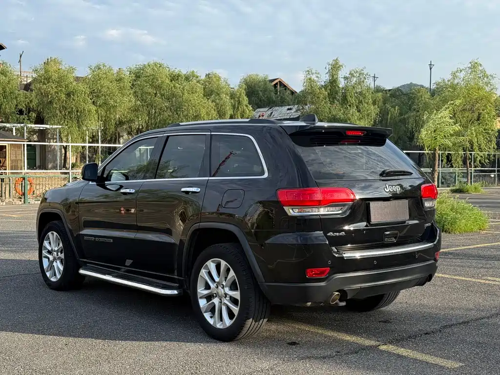 Grand Cherokee (Import) 3.0 L Elite Navigation