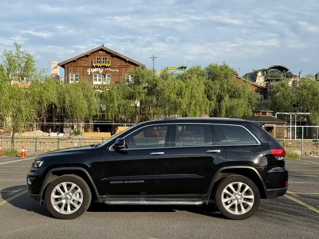 Grand Cherokee (Import) 3.0 L Elite Navigation