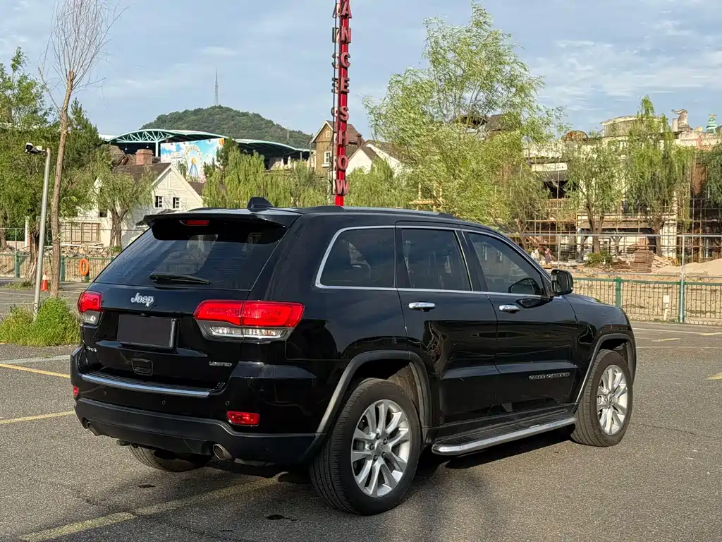 Grand Cherokee (Import) 3.0 L Elite Navigation