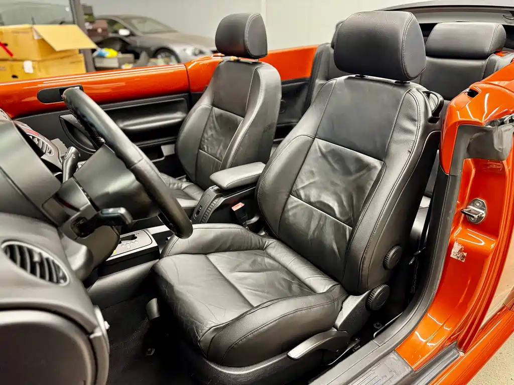 Beetle 2.0 BlackOrange Convertible Luxury