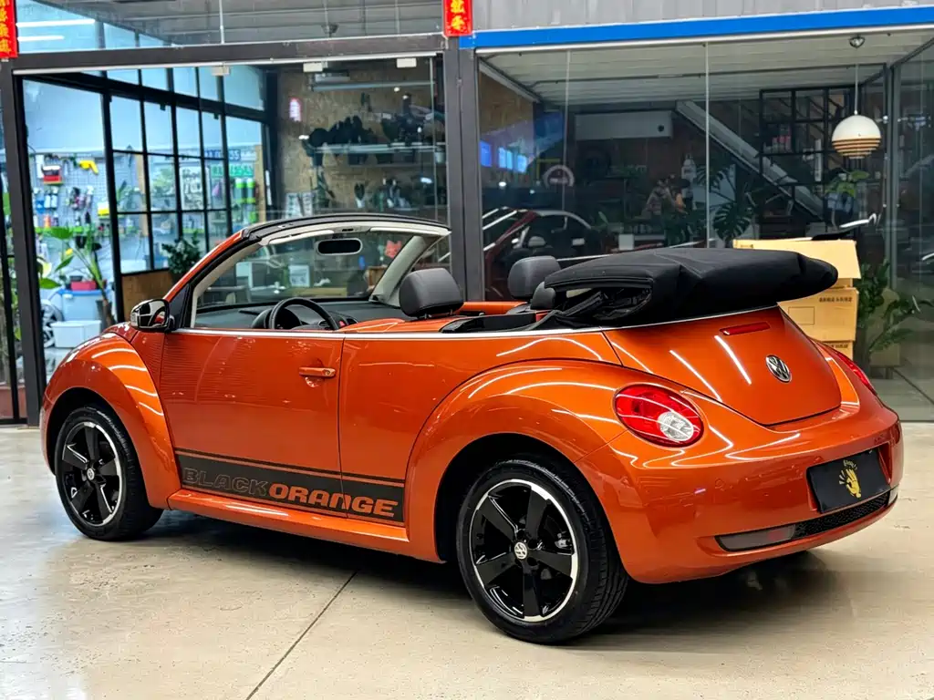 Beetle 2.0 BlackOrange Convertible Luxury