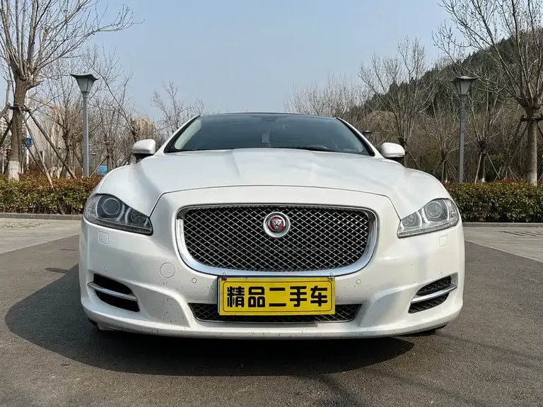 Jaguar XJ XJL 2.0 T 2 WD Graceful Business