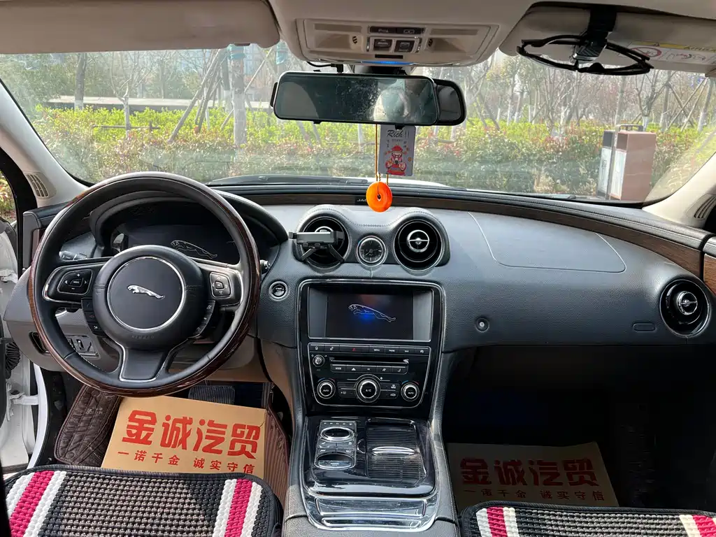 Jaguar XJ XJL 2.0 T 2 WD Graceful Business