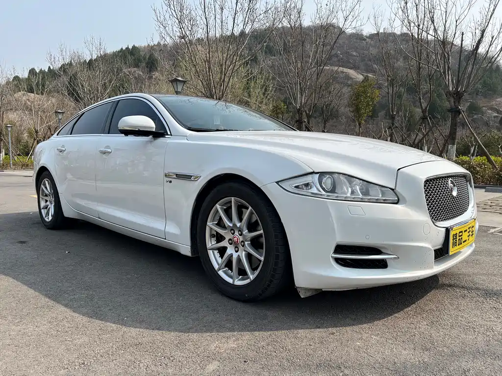 Jaguar XJ XJL 2.0 T 2 WD Graceful Business