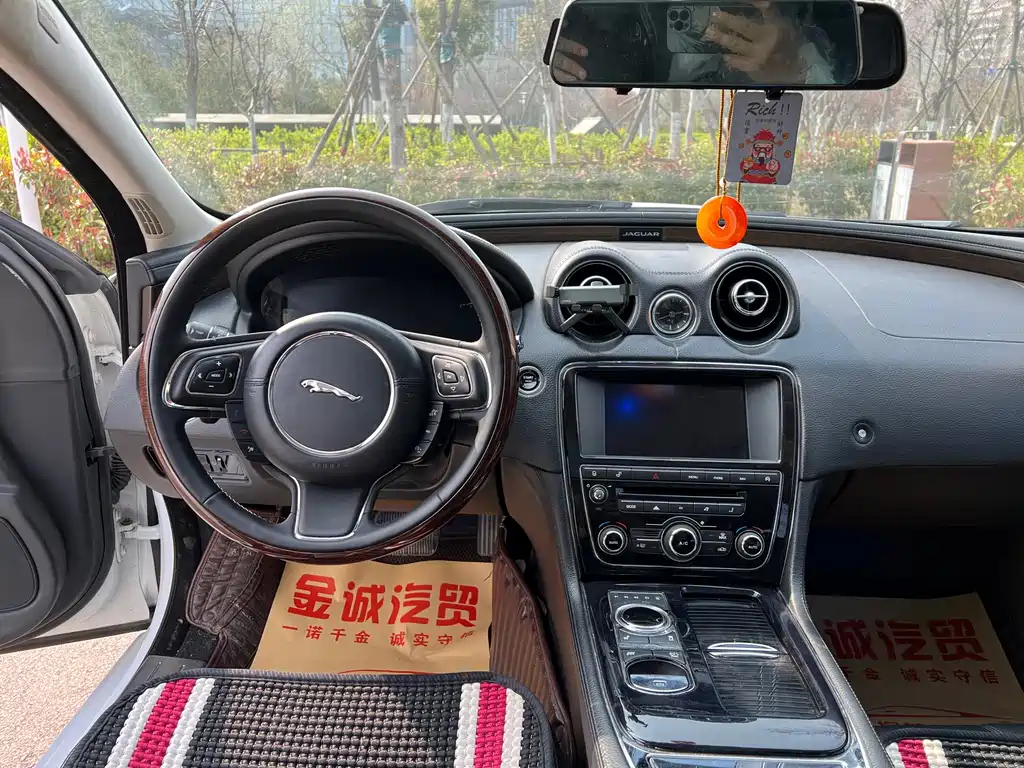 Jaguar XJ XJL 2.0 T 2 WD Graceful Business