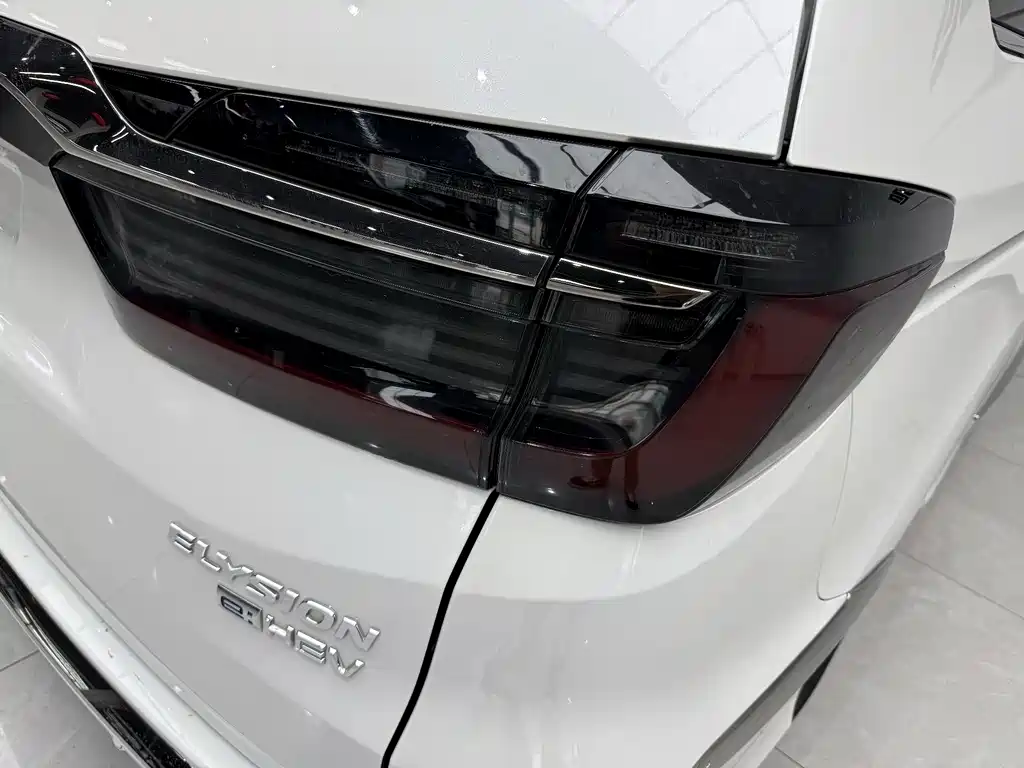 Elysion 2.0 L e:HEV Luxury Early Enjoyment