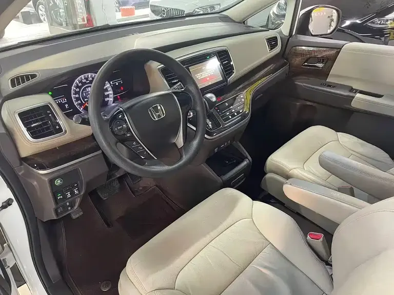 Honda Odyssey Facelift 2.4 L Luxury