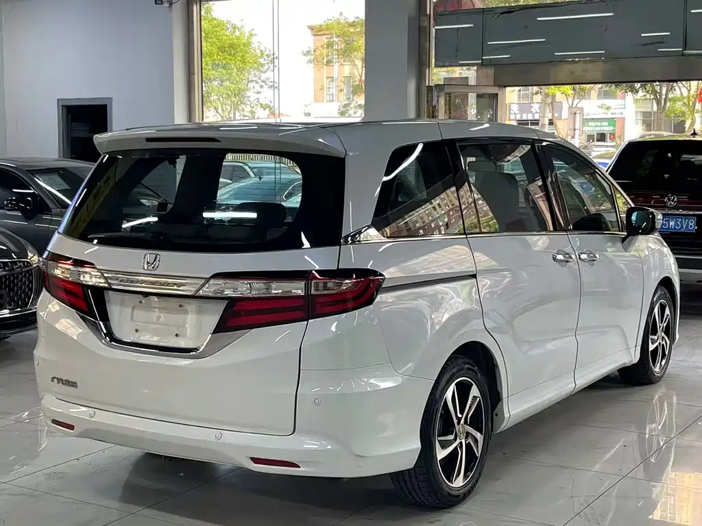 Odyssey Facelift 2.4 L Luxury