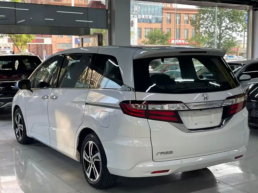 Odyssey Facelift 2.4 L Luxury