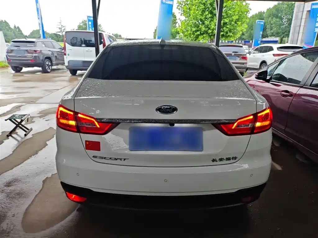 Escort Facelift 1.5 L Auto Joy CN-VI