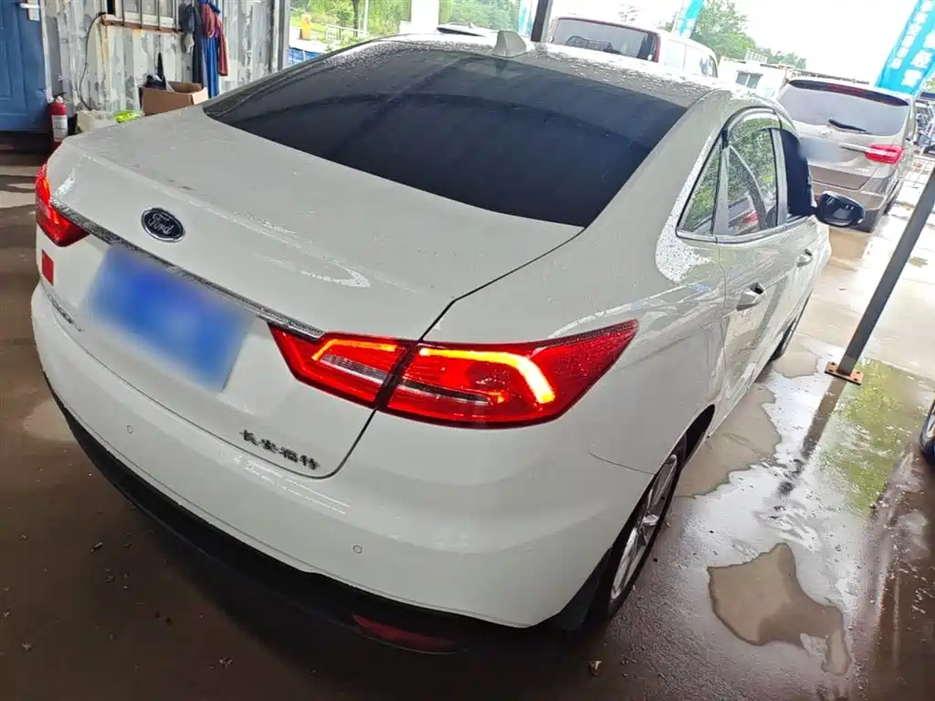 Escort Facelift 1.5 L Auto Joy CN-VI