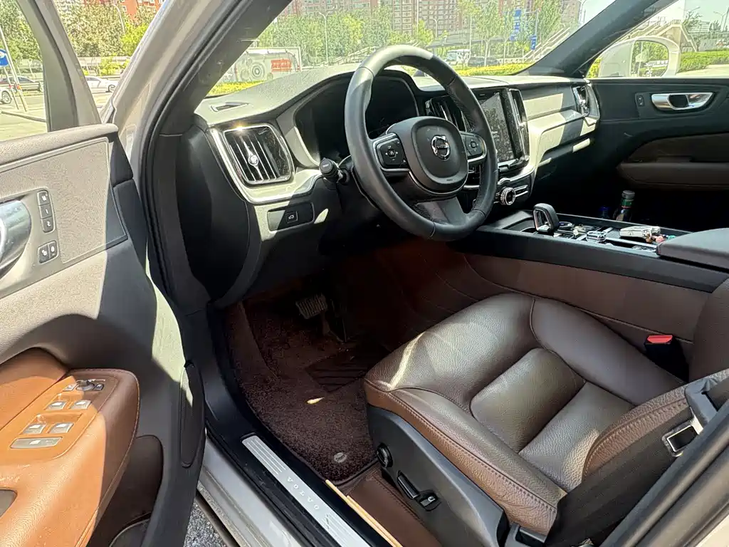 Volvo XC60 B5 4 WD Smart Ease Luxury