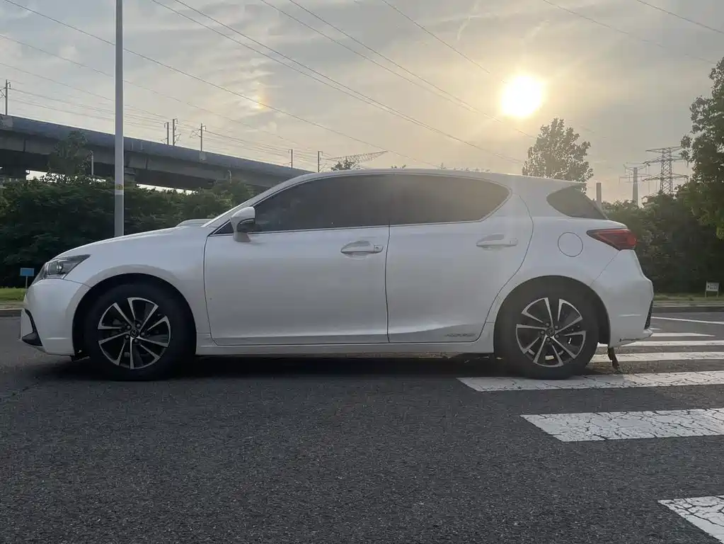 Lexus CT CT200 h Elite Mono CN-V