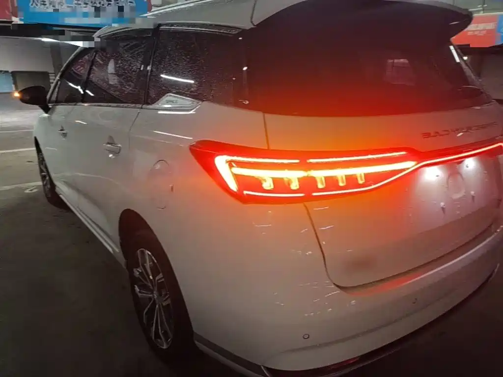 Song MAX Upgraded 1.5 T Auto Luxury 6-seat