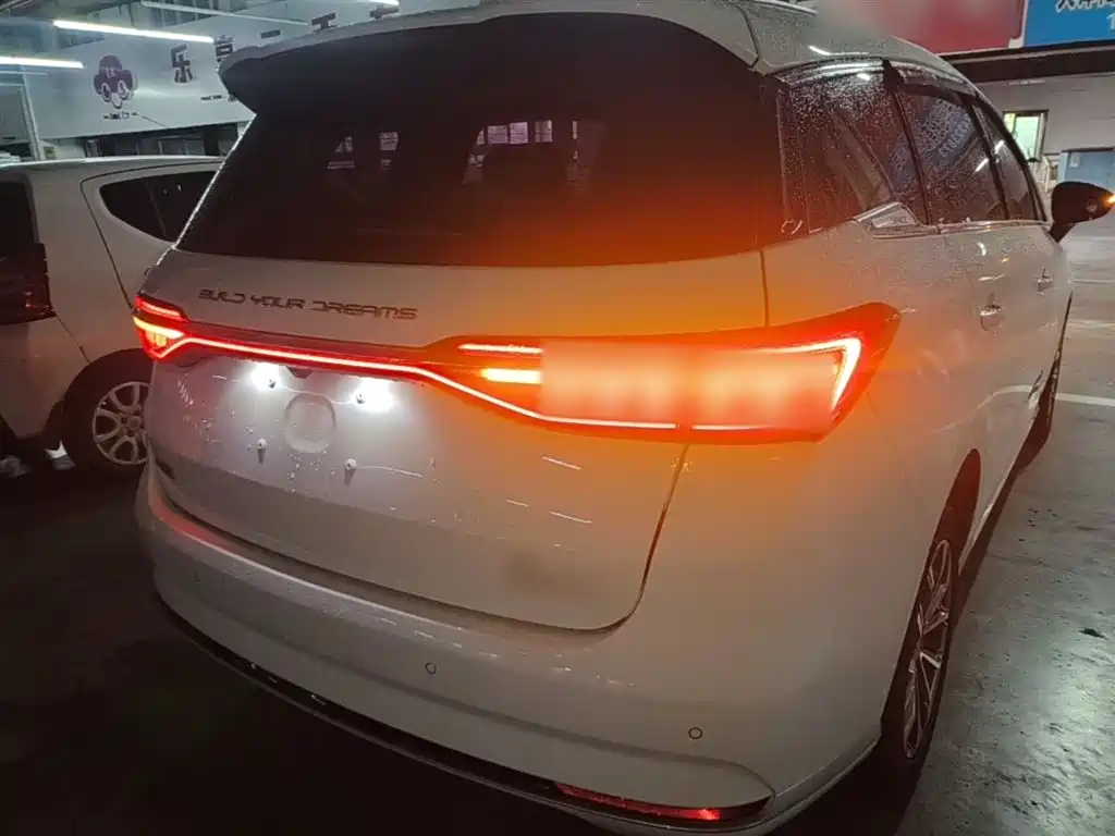Song MAX Upgraded 1.5 T Auto Luxury 6-seat