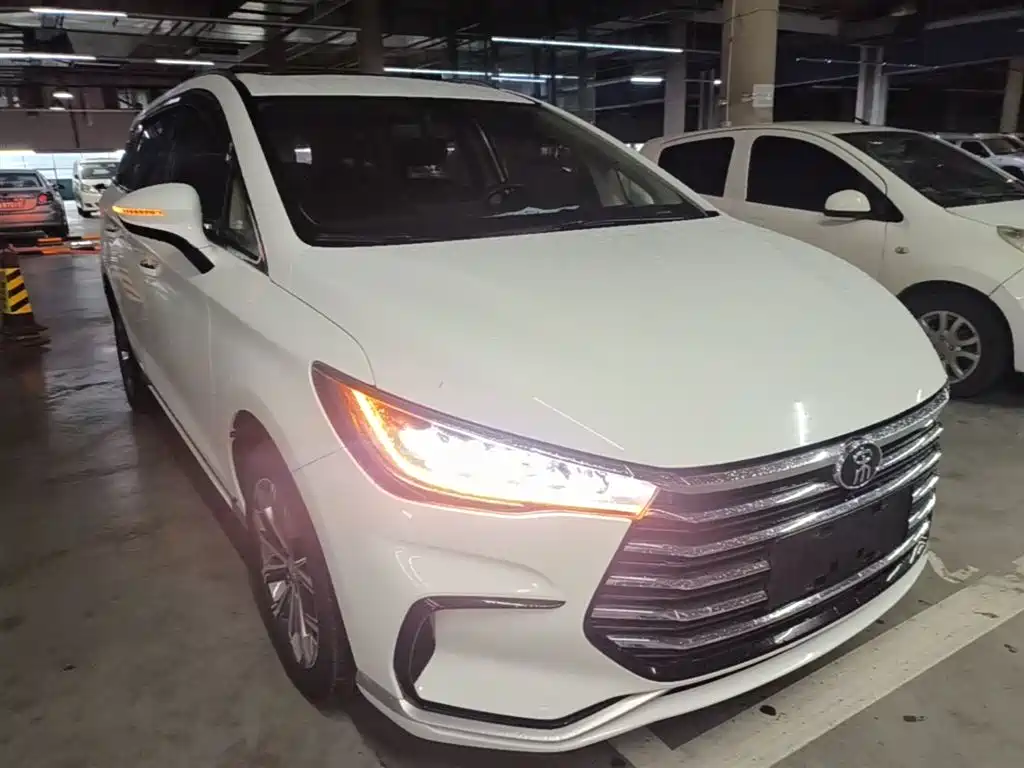 Song MAX Upgraded 1.5 T Auto Luxury 6-seat