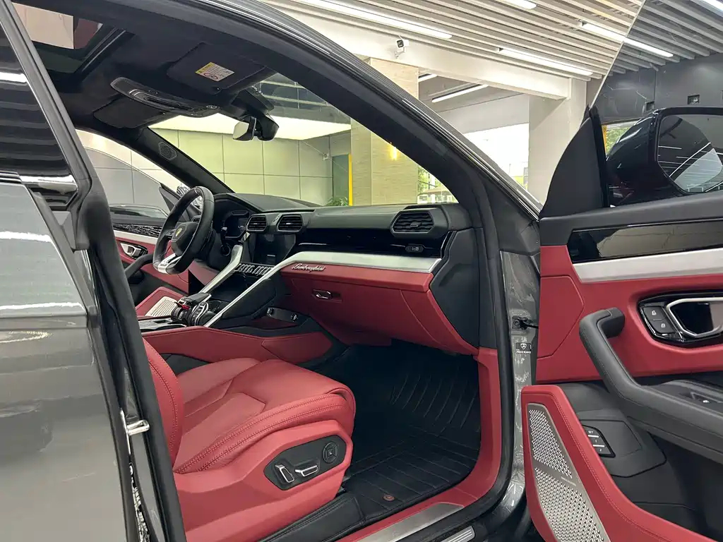 Urus 4.0 T V8