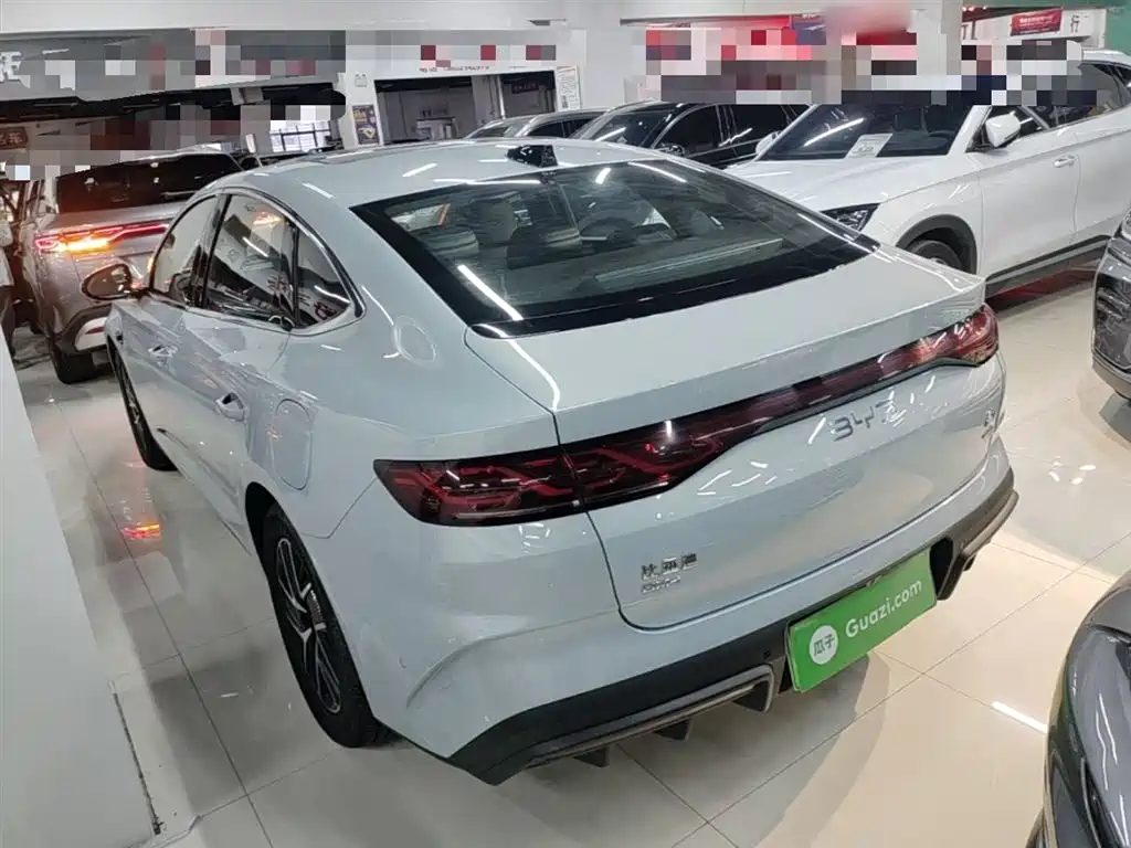 Qin L DM-i Smart Drive 120 KM Transcend