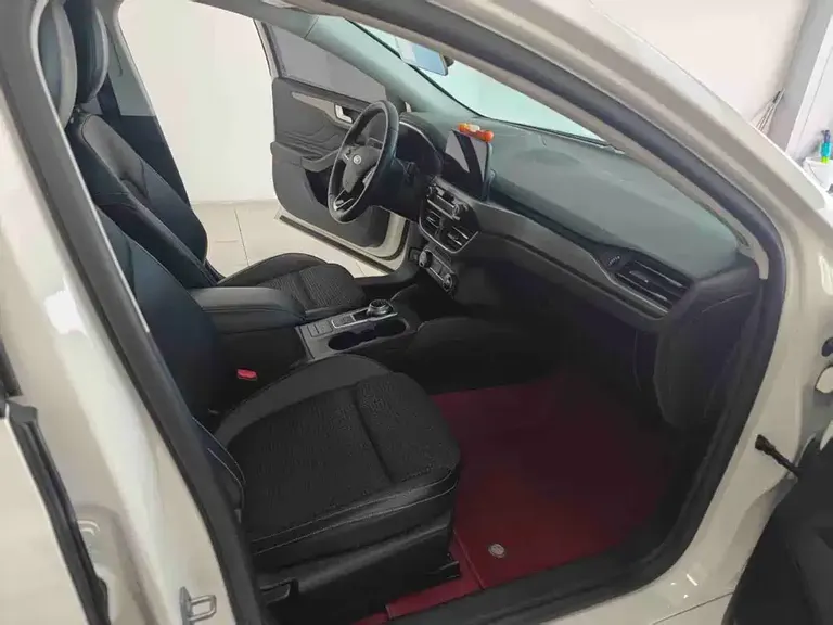 Ford Focus Sedan EcoBoost 180 Auto Sharp Trend