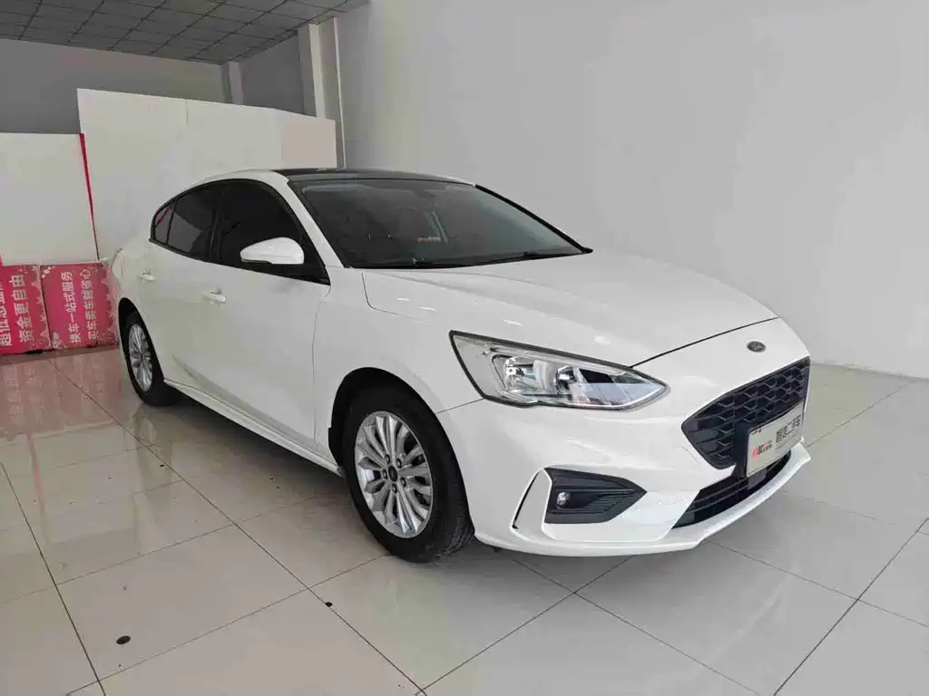 Focus Sedan EcoBoost 180 Auto Sharp Trend