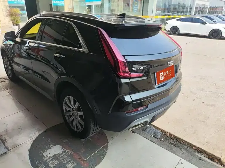 Cadillac XT4 28 T 2 WD Leading