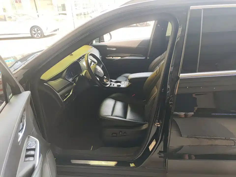 Cadillac XT4 28 T 2 WD Leading