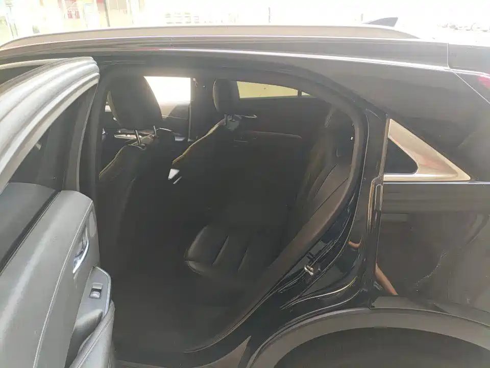 Cadillac XT4 28 T 2 WD Leading