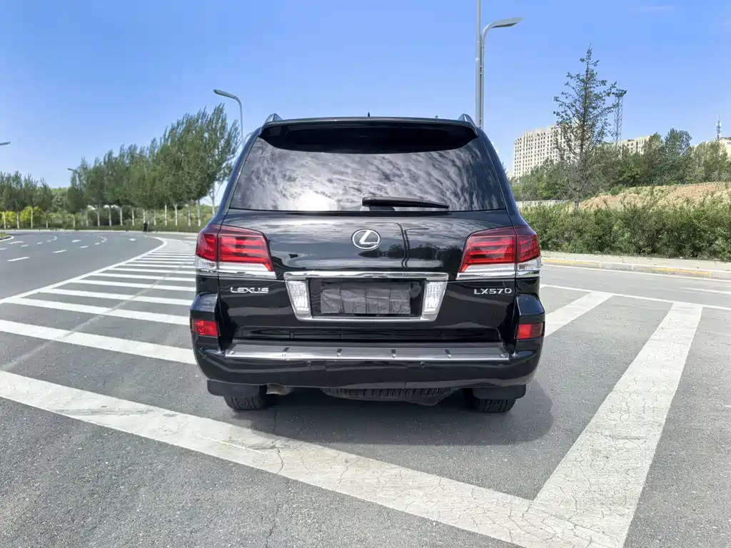 Lexus LX 570