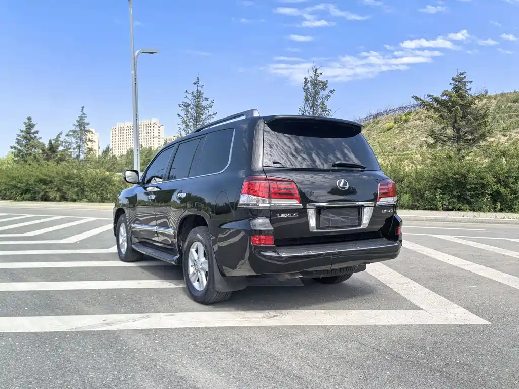 Lexus LX 570