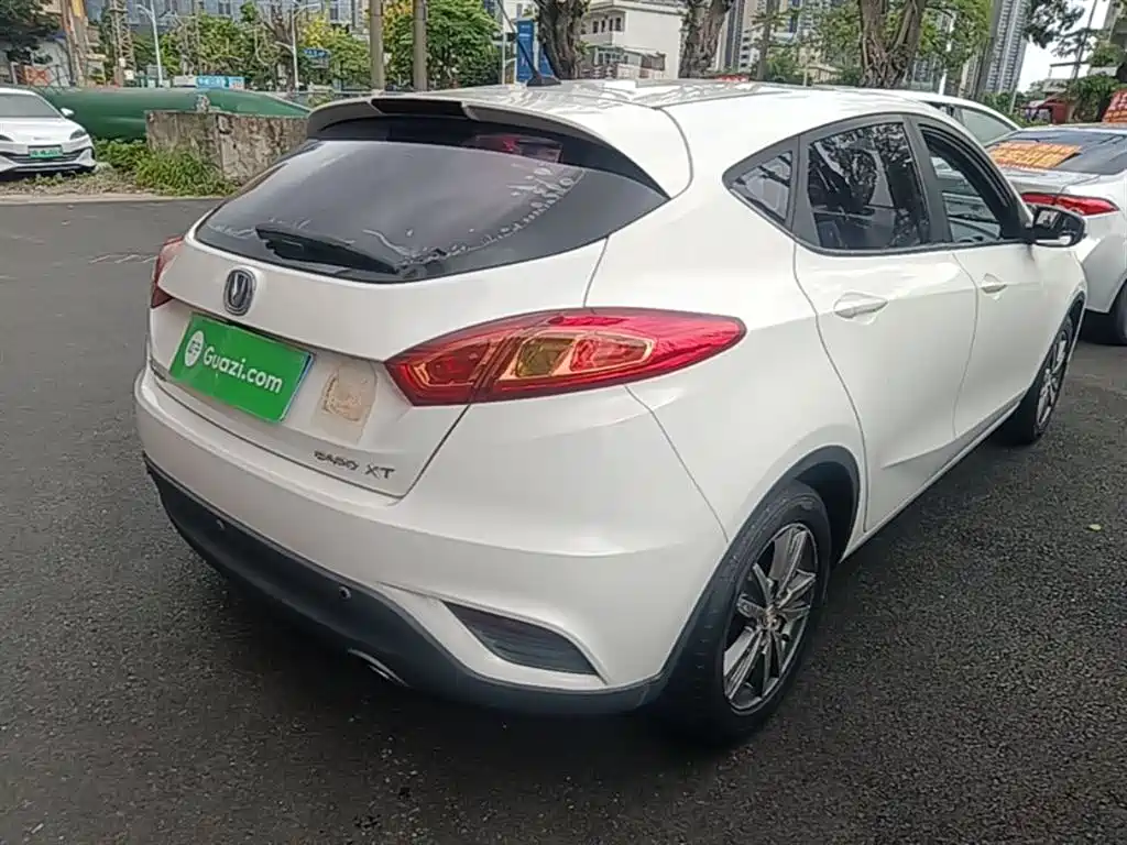 Eado XT 1.6 L Auto Handsome Cool CN-V