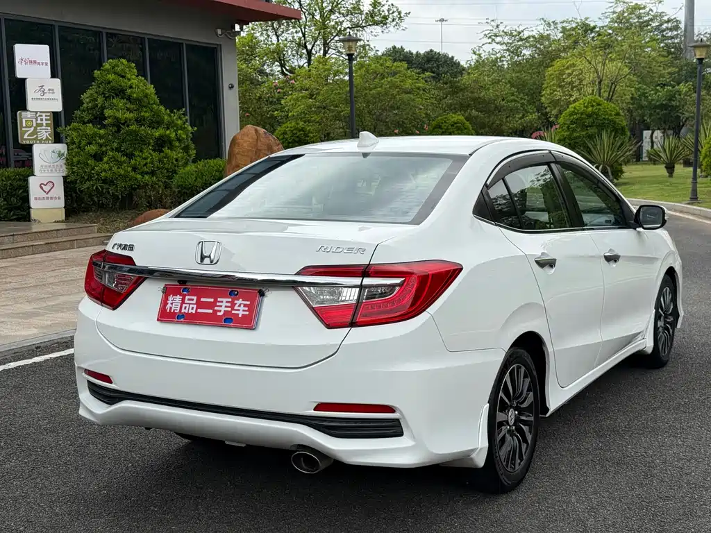 Crider 1.8 L Auto Comfort